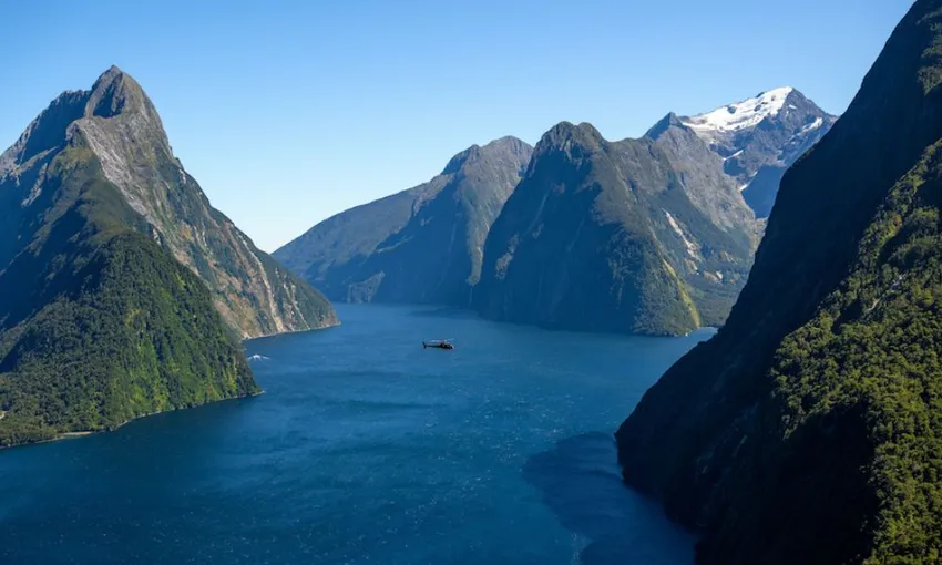 Milford Sound Helicopter Flight, 75 Minutes - Queenstown