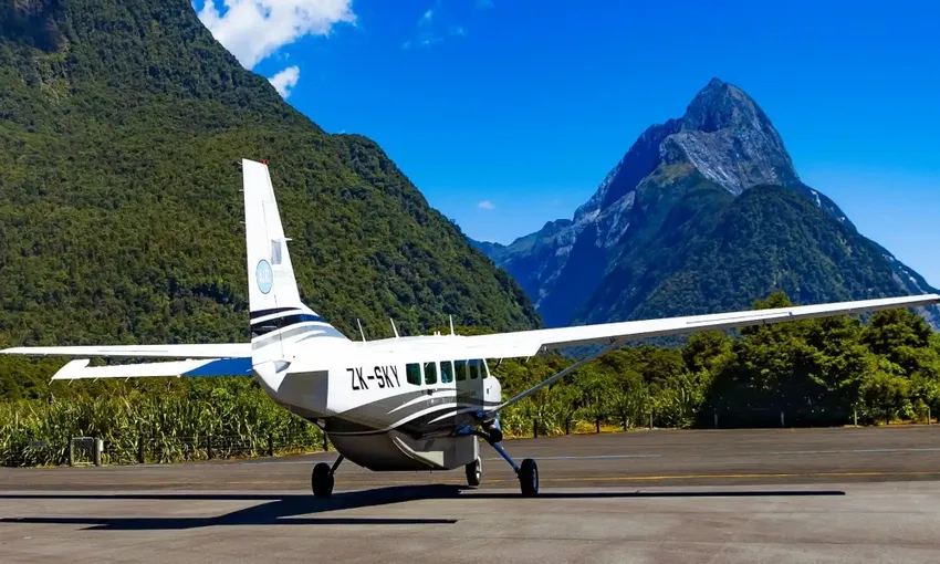 Milford Sound Fly | Land | Fly with Air Milford