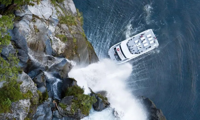 Milford Sound Heli Flight & Cruise from Glenorchy