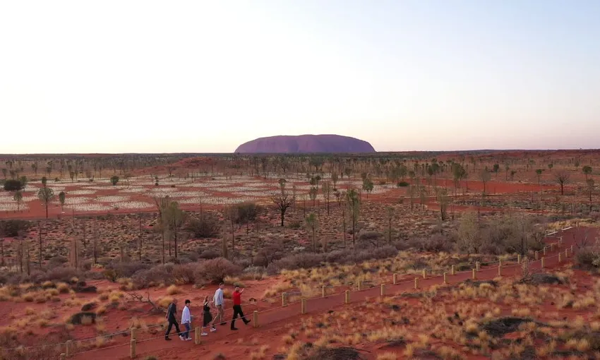 Uluru Sunset Viewing Tour with Sparkling Wine & Canapes
