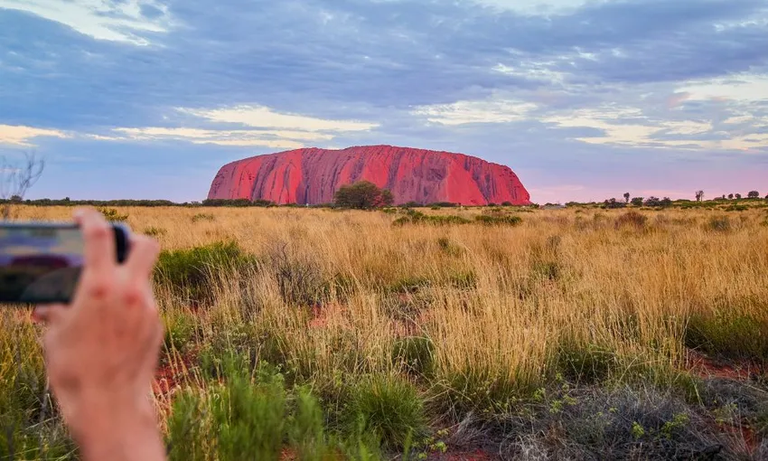 Uluru Sunset Viewing Tour with Sparkling Wine & Canapes