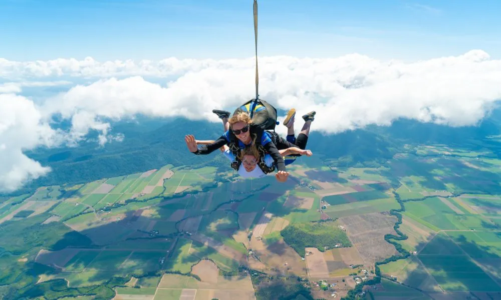 Cairns Tandem Skydive up to 15,000ft with transfers | Experience Oz-6