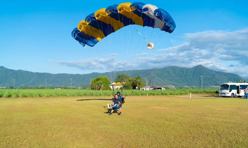 Cairns Tandem Skydive up to 15,000ft with transfers | Experience Oz