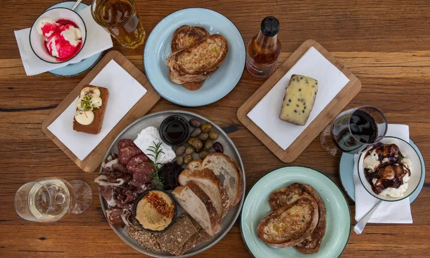 Mornington Peninsula Family Lunch & Drinks | Experience Oz