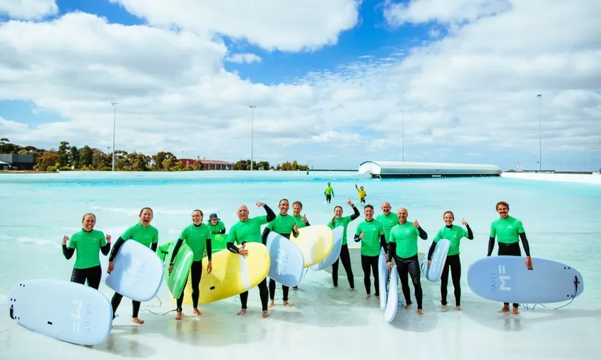 Beginner Surf Lesson at URBNSURF| Experience Oz