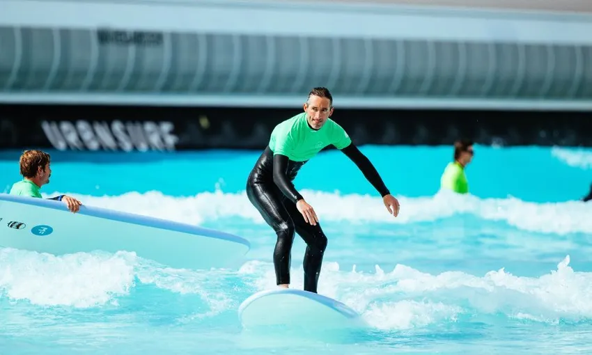 Beginner Surf Lesson at URBNSURF| Experience Oz