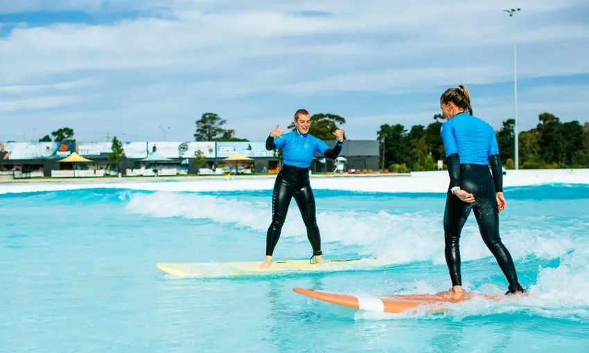 Beginner Surf Lesson at URBNSURF| Experience Oz