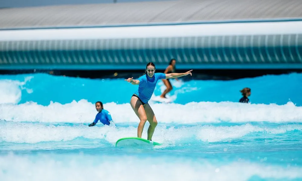 Beginner Surf Lesson at URBNSURF| Experience Oz-8