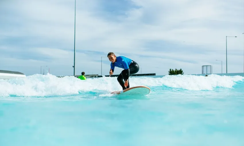 Beginner Surf Lesson at URBNSURF| Experience Oz