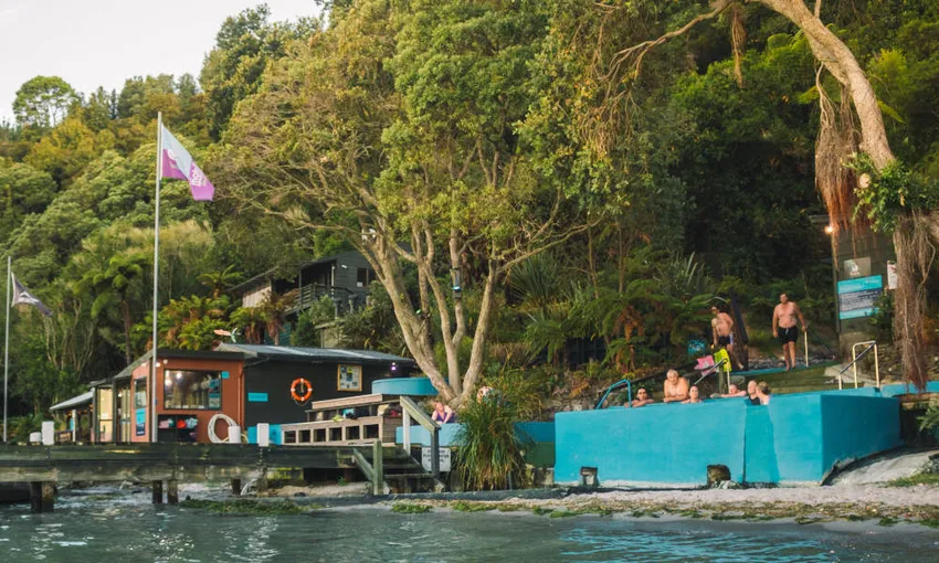 Rotorua Evening Starlight Kayak Tour with Glowworms | Experience Oz