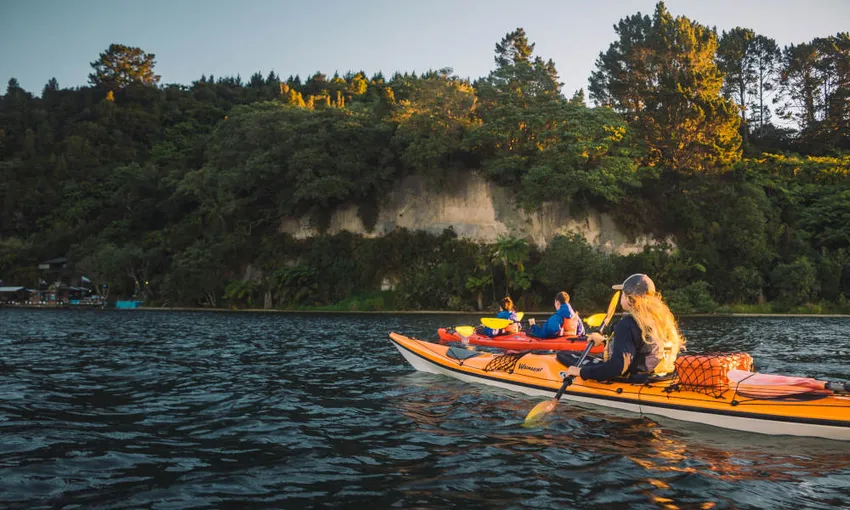 Rotorua Evening Starlight Kayak Tour with Glowworms | Experience Oz