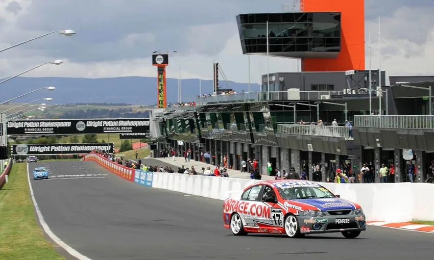 Sydney V8 6 Drive Laps - Book Now | Experience Oz