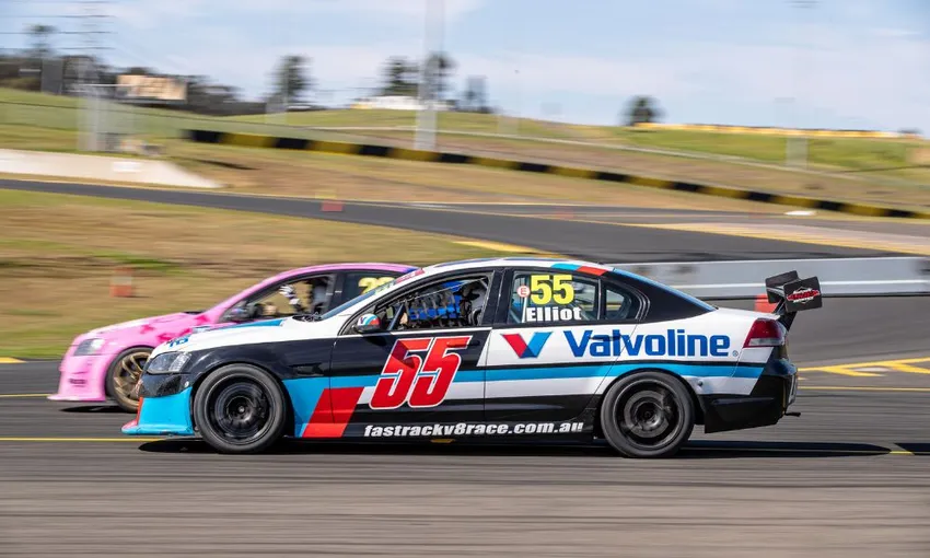 Sydney V8 6 Drive Laps and 2 Hot Laps Combo | Experience Oz