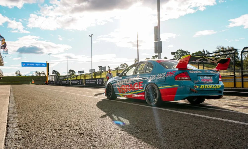 Sydney V8 6 Drive Laps and 2 Hot Laps Combo | Experience Oz-4