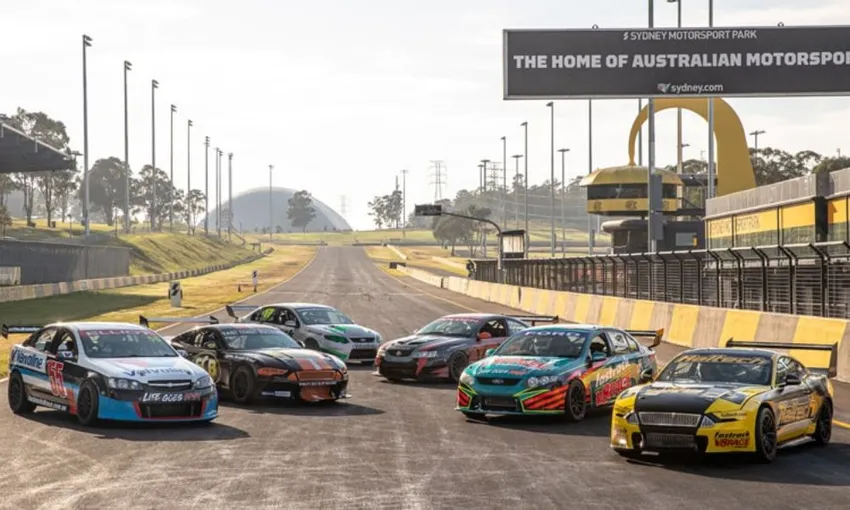 Sydney V8 6 Drive Laps and 2 Hot Laps Combo | Experience Oz