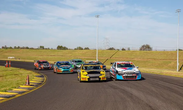 Darwin V8 Race Car Drive, 6 Laps 