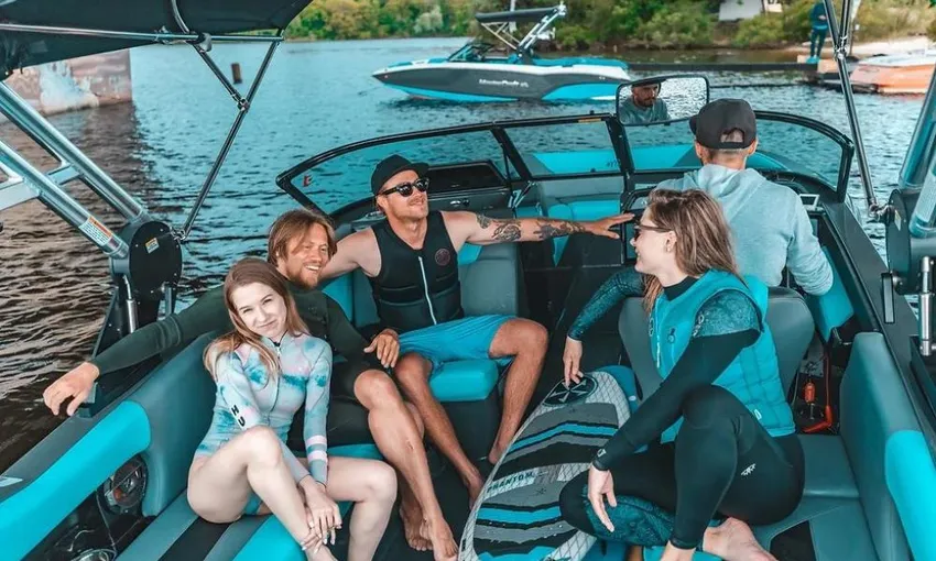 Sydney Wakesurfing Lessons in Middle Harbour | Experience OZ