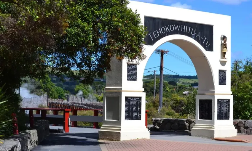 Whakarewarewa Village Guided Tour - 1 Hour