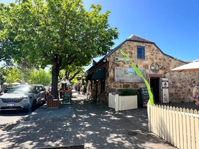 Adelaide Hills & Hanhdorf Hideaway Tour | Experience Oz