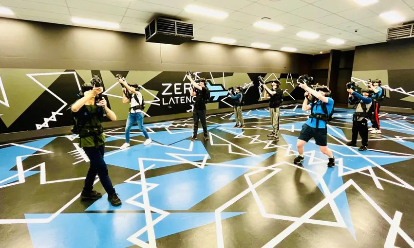 FreeRoam Virtual Reality Experience, 30 Minutes - Adelaide