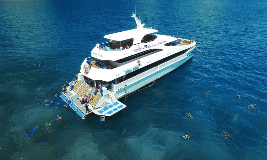 Great Barrier Reef Tour & Scenic Helicopter Flight Cairns | Experience Oz