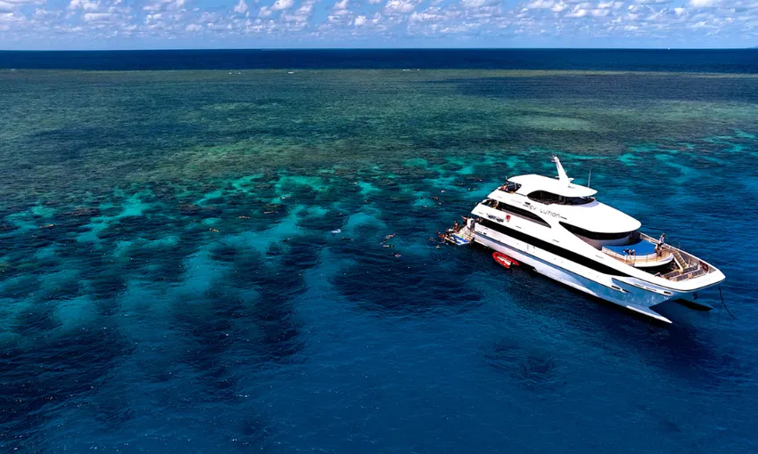Great Barrier Reef Tour & Scenic Helicopter Flight Cairns | Experience Oz