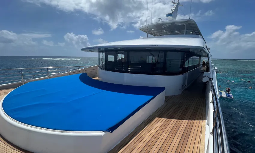 Great Barrier Reef Tour & Scenic Helicopter Flight Cairns | Experience Oz