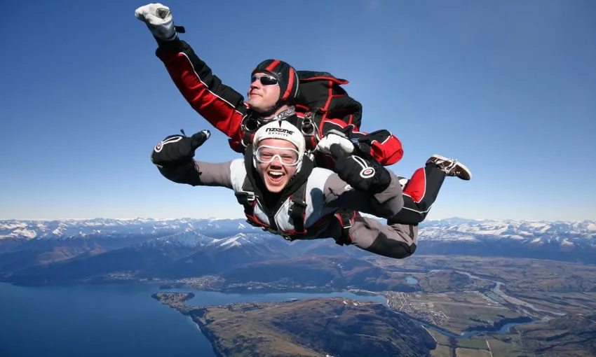 Queenstown 9,000ft Tandem Skydive - Book Online | Experience Oz