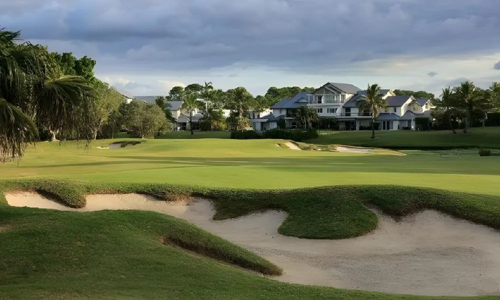 1 Night Stay & Play at Sanctuary Cove & Palms Golf Course-5