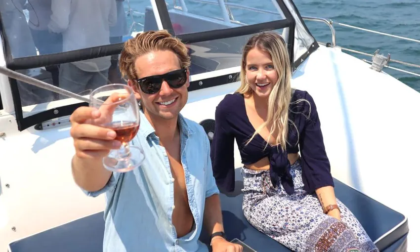 Harbour Highlights & Aussie Bites Catamaran Cruise - 60 Minutes | Experience Oz