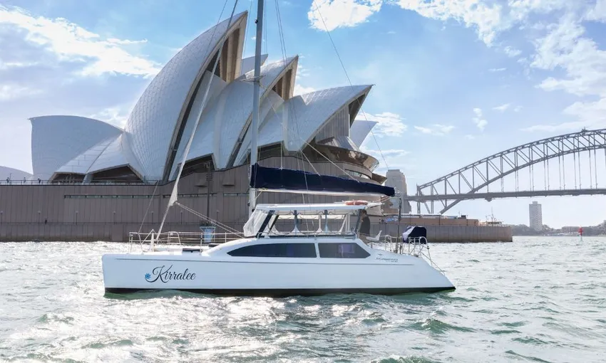 Harbour Highlights & Aussie Bites Catamaran Cruise - 60 Minutes | Experience Oz