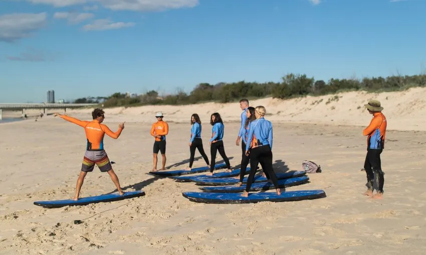 Main Beach Surf Lessons Gold Coast - Book Now | Experience Oz