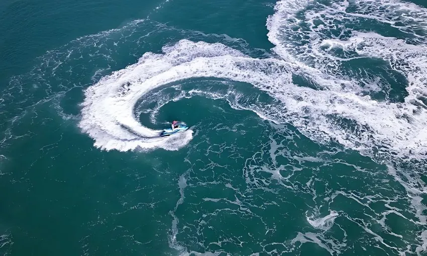 Jet Ski Hire Horseshoe Bay - 1 Hour | Experience Oz