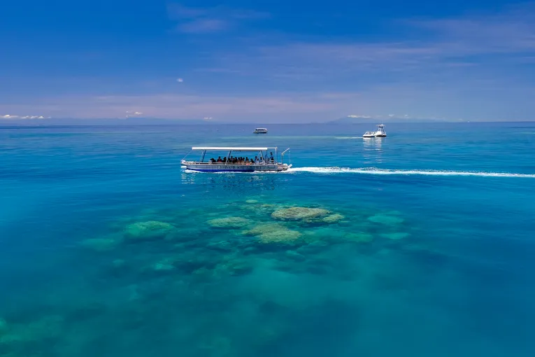 Great Barrier Reef Sail and Snorkel Cruise from Cairns | Experience Oz