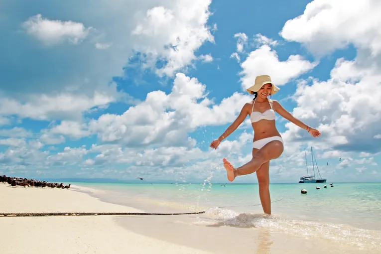 Great Barrier Reef Sail and Snorkel Cruise from Cairns | Experience Oz