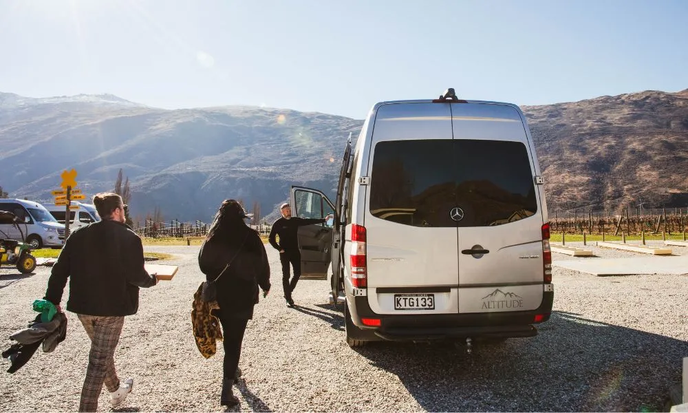 Helicopter Landing and Wine Sampler Tour from Queenstown - Full Day | Experience OZ-6