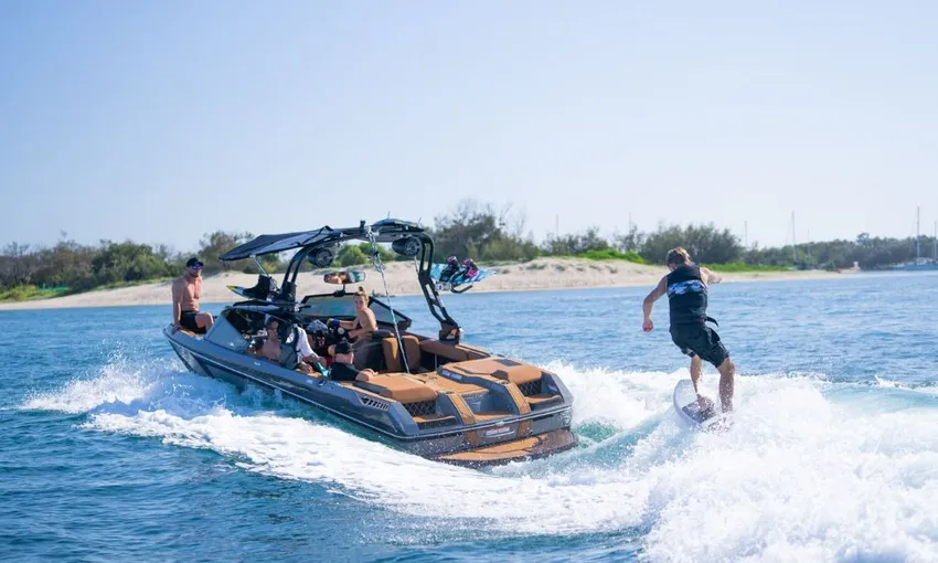 Gold Coast 30 Minute Wakeboarding or Wakesurfing | Experience Oz