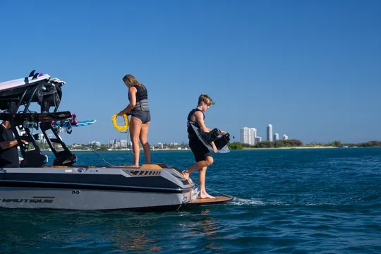 Gold Coast Wakeboarding or Wakesurfing & Lunch - Full Day
