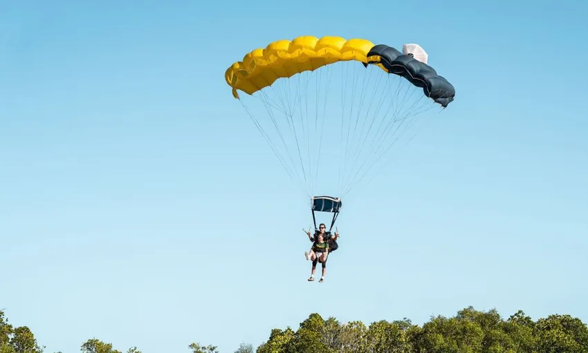 Airlie Beach 15, 000 ft Tandem Skydive - Book Now | Experience Oz + NZ