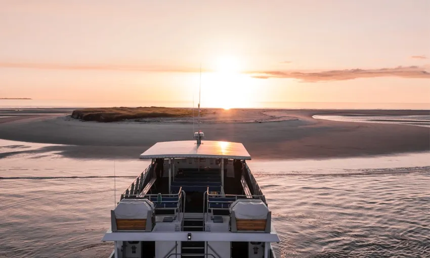 Hervey Bay Sunset Cruise with Bubbles - 2 Hours | Experience Oz
