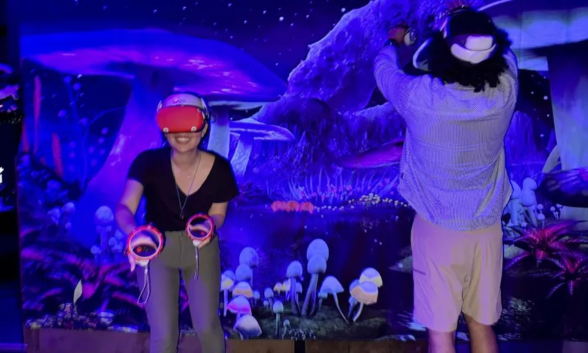 Virtual Reality Arcade or Escape Rooms Experience