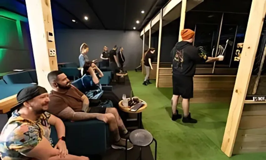 Gold Coast Digital Axe Throwing Session – 90 Minutes