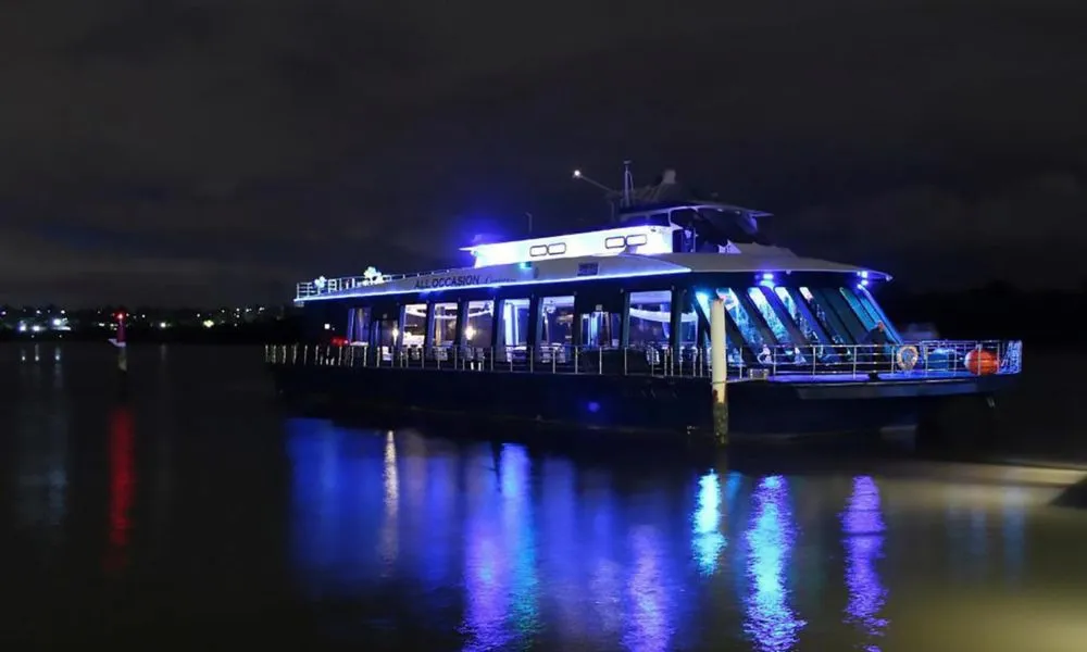 Vivid Sydney Dinner Cruise with Cocktail Style Buffet - 2 Hours | Experience Oz-2