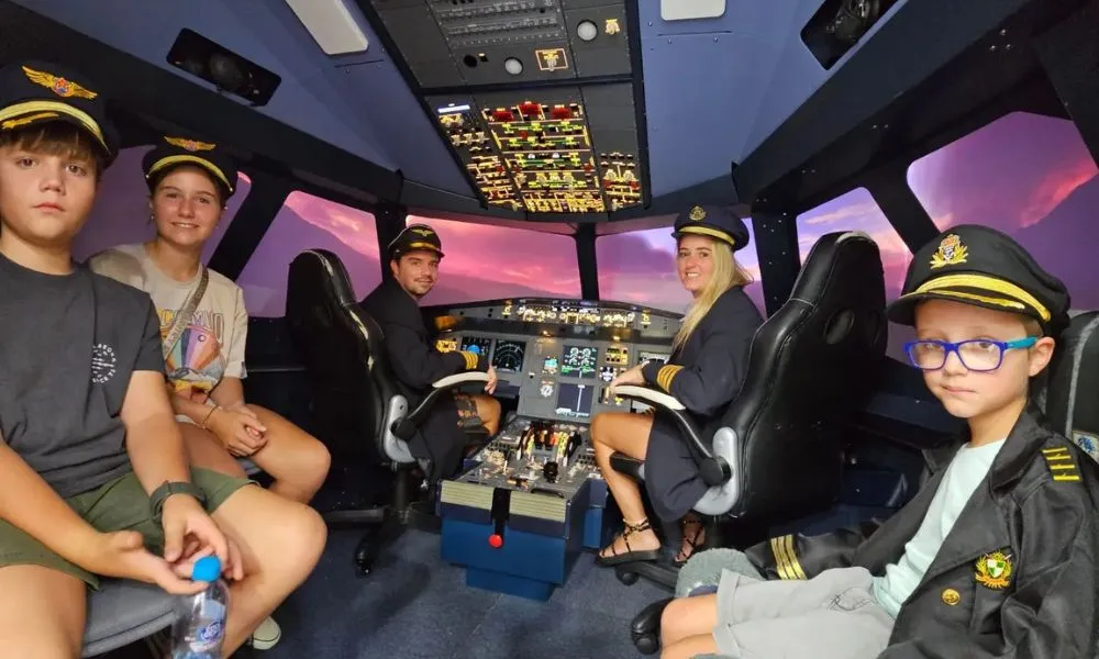 Sydney Family Flight Simulation - 1 Hour - For 5 | Experience Oz-3