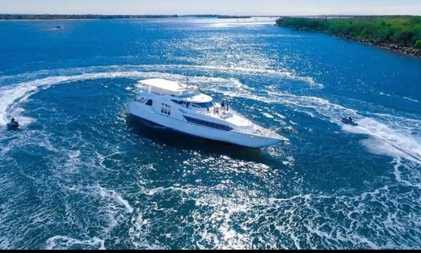 Gold Coast Luxury Whale Watching Yacht Cruise - 2.5 Hours