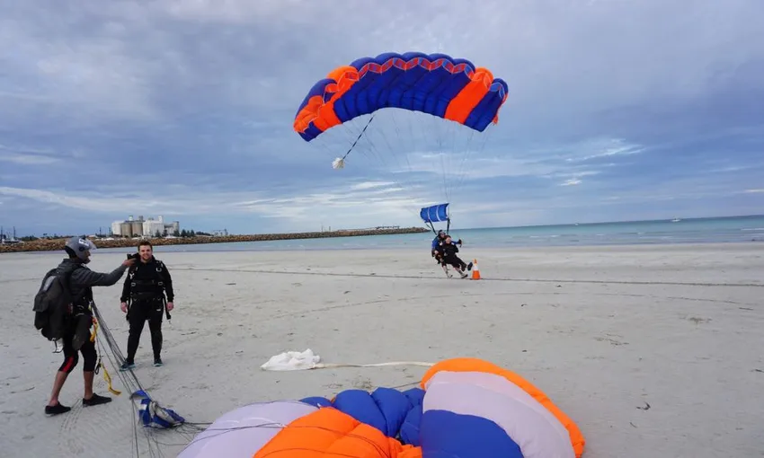 Tandem Skydive, 7,500ft - Wallaroo Beach, SA