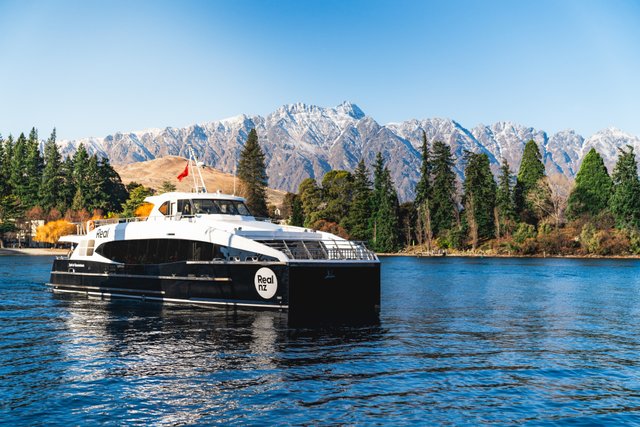Cruise, BBQ Dining and Show, 4 Hours - Queenstown