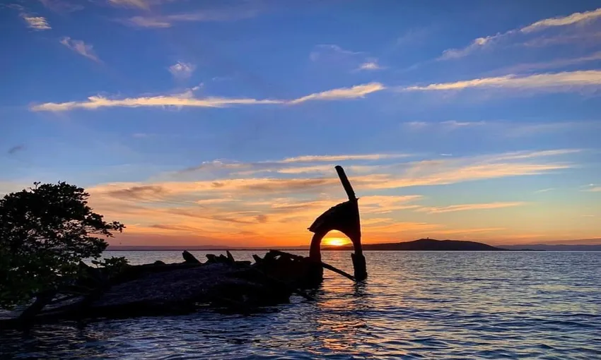 Sunset & Shipwrecks Tour | Experience Oz