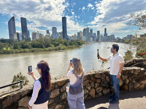 Brisbane City Highlights Guided Minibus Tour - Half Day