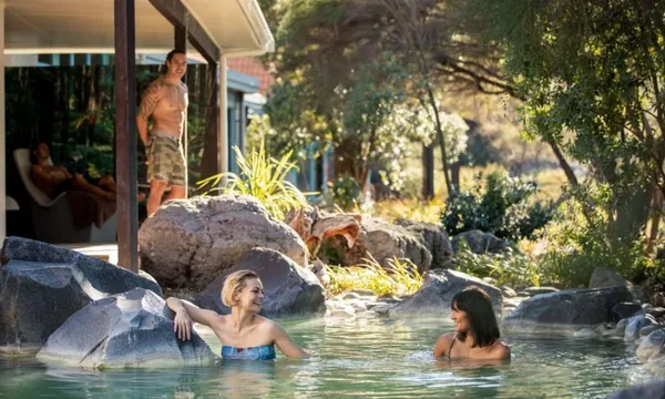 Rotorua Day Trip with Te Puia Guided Tour & Polynesian Spa
